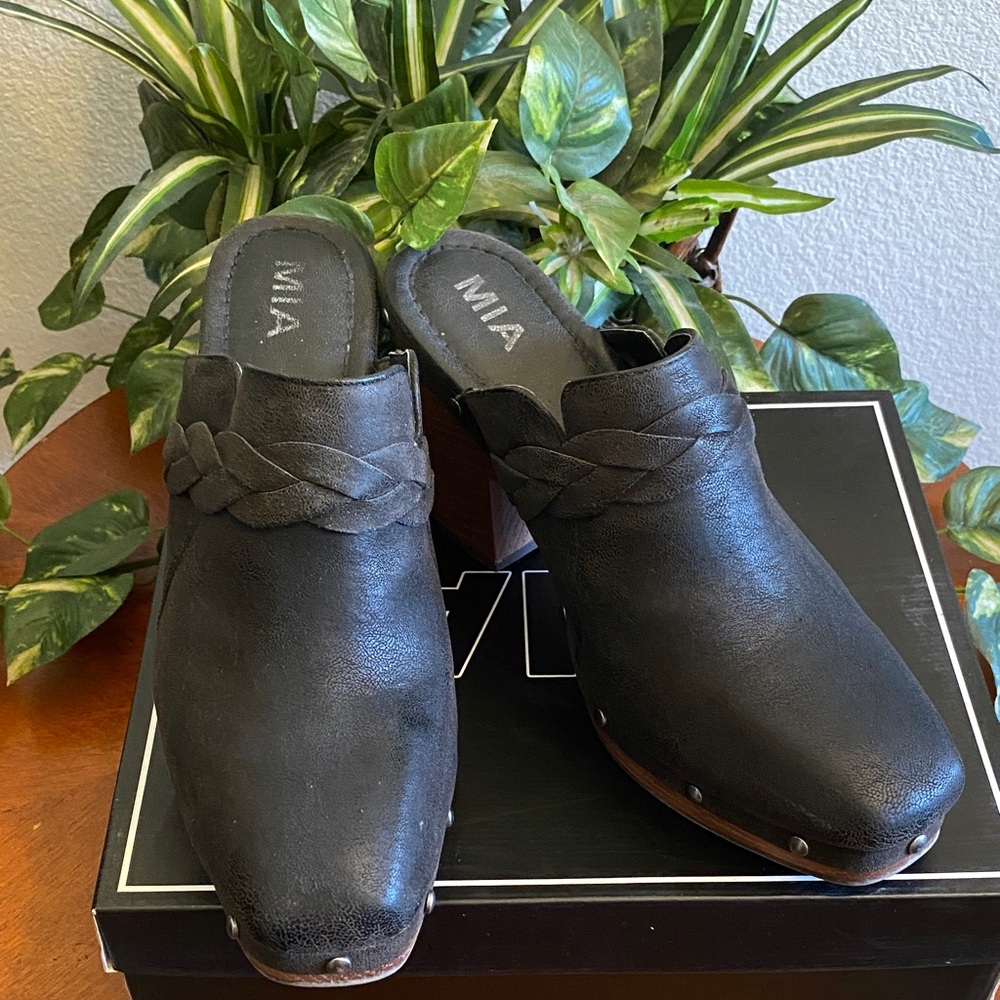 MIA Black Braided Leather Mules